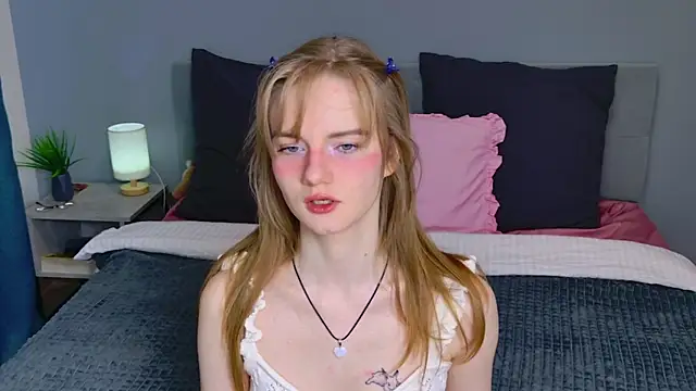 ElfieWhite online show from April 30, 2026, 4:25 pm