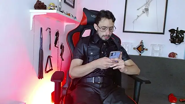 Snapshot of Thom_sam_ chatting on April 4, 2026, 1:01 am Thom sam online show from April 4, 2026, 1:01 am