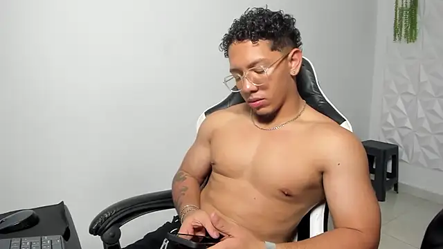 MaxSeduce23 online show from February 13, 2026, 7:14 pm