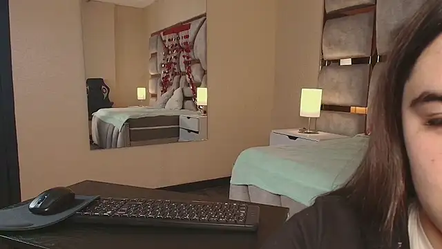 Anya Volker online show from March 2, 2026, 12:56 pm