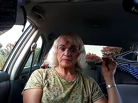 Snapshot of dustbunny64 chatting on June 10, 2026, 2:46 am dustbunny64 online show from June 10, 2026, 2:46 am