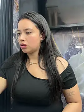 Miss Bella Flame online show from May 3, 2026, 6:33 pm