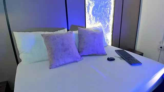 Snapshot of ariadna_boneville chatting on March 5, 2026, 2:30 am ariadna boneville online show from March 5, 2026, 2:30 am