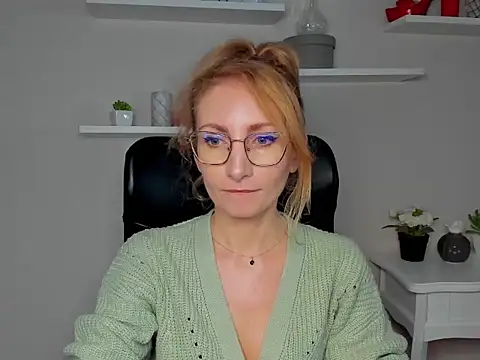 CinderellaMoon online show from March 6, 2026, 6:30 am