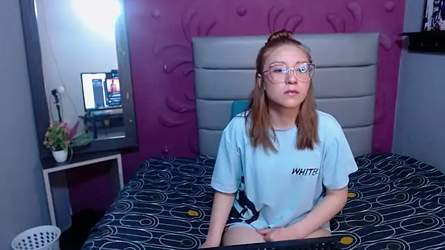 casandraroberthrs707 online show from March 26, 2026, 8:07 pm