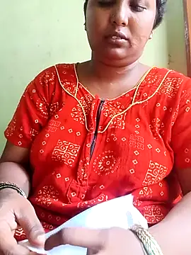 tamilkaviya431 online show from May 4, 2026, 1:53 am