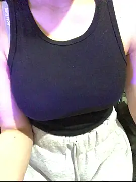 Snapshot of Junnybae22 chatting on February 13, 2026, 11:43 am Junnybae22 online show from February 13, 2026, 11:43 am