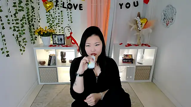 YunaArai online show from February 14, 2026, 3:45 pm