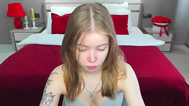 Snapshot of Violetta__Dreams chatting on May 26, 2026, 4:10 am Violetta Dreams online show from May 26, 2026, 4:10 am