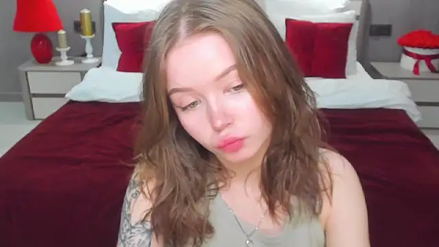 Snapshot of Violetta__Dreams chatting on April 3, 2026, 6:14 pm Violetta Dreams online show from April 3, 2026, 6:14 pm