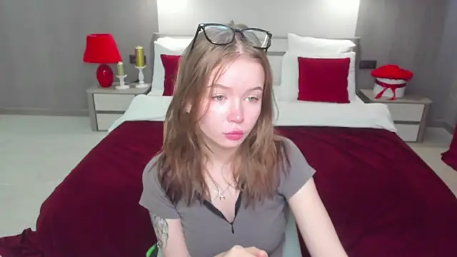 Snapshot of Violetta__Dreams chatting on April 7, 2026, 4:25 am Violetta Dreams online show from April 7, 2026, 4:25 am
