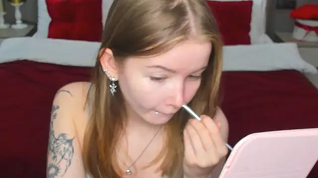 Snapshot of Violetta__Dreams chatting on June 3, 2026, 4:13 am Violetta Dreams online show from June 3, 2026, 4:13 am