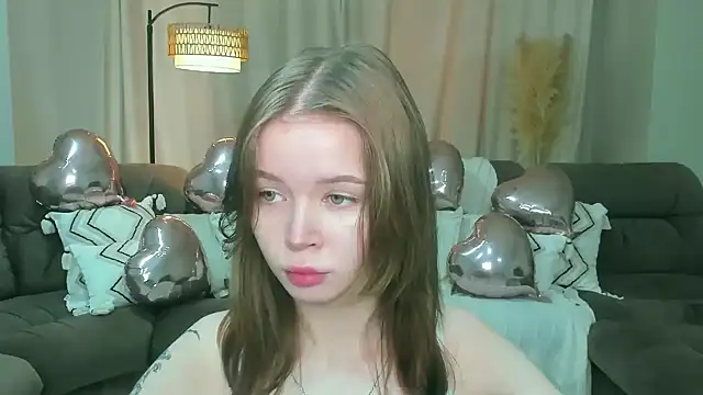 Snapshot of Violetta__Dreams chatting on March 17, 2026, 4:37 am Violetta Dreams online show from March 17, 2026, 4:37 am