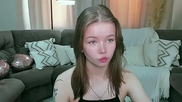 Snapshot of Violetta__Dreams chatting on March 27, 2026, 4:32 am Violetta Dreams online show from March 27, 2026, 4:32 am