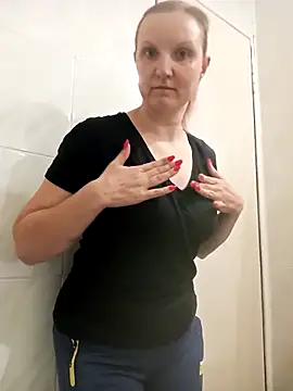 Snapshot of SusanGold9211 chatting on March 19, 2026, 10:04 am SusanGold9211 online show from March 19, 2026, 10:04 am