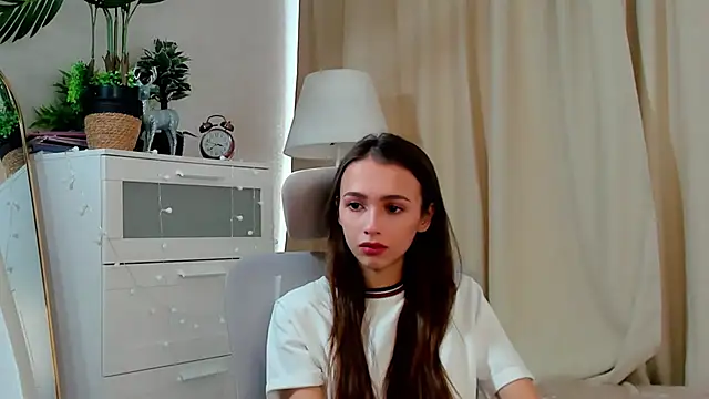 JinaCiesluk online show from February 15, 2026, 8:35 am