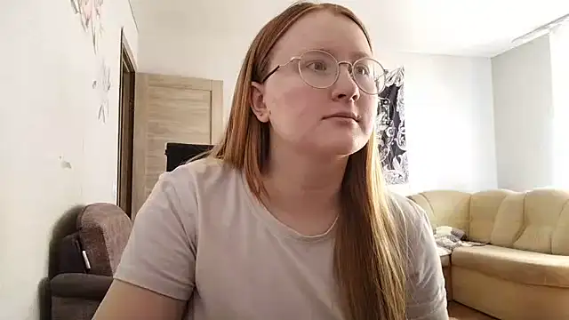 AnikaLipps online show from May 3, 2026, 3:26 pm