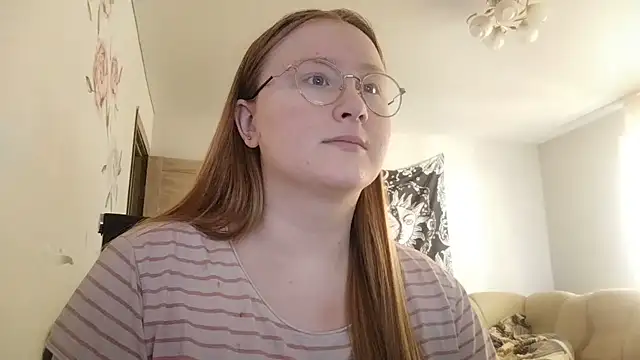 AnikaLipps online show from June 26, 2026, 10:54 am