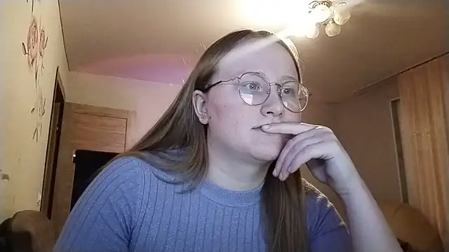 Snapshot of AnikaLipps chatting on April 13, 2026, 11:20 pm AnikaLipps online show from April 13, 2026, 11:20 pm