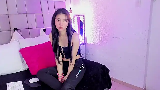 Snapshot of andrea_carocaro chatting on March 14, 2026, 12:44 pm andrea carocaro online show from March 14, 2026, 12:44 pm