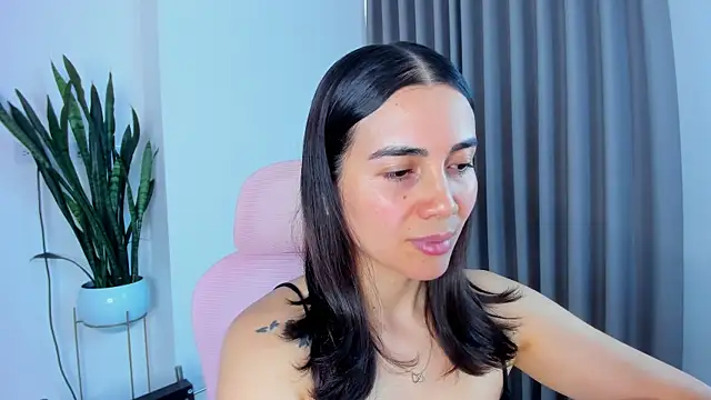sara ospina22 online show from July 12, 2026, 9:04 pm