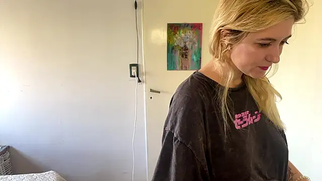 Sophiasnarl online show from March 16, 2026, 8:11 pm