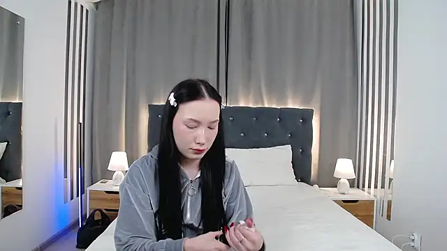 VikkyVonn online show from March 12, 2026, 12:09 pm