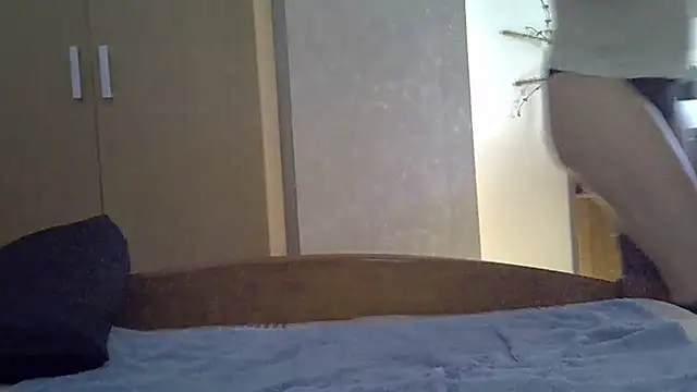 Laura-Parker online show from April 3, 2026, 1:50 pm