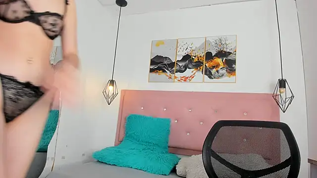 kiara  white1 online show from February 18, 2026, 10:06 pm