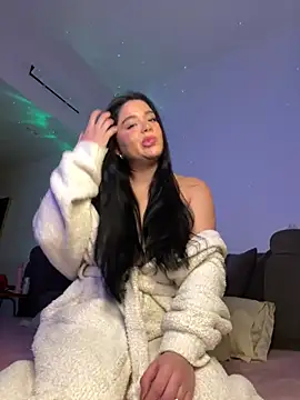 lanaprado online show from February 17, 2026, 9:45 pm