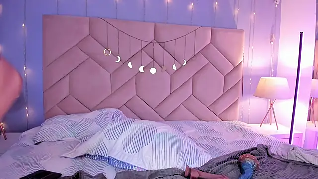 Snapshot of NaeniaDemon_ chatting on March 21, 2026, 9:36 am NaeniaDemon online show from March 21, 2026, 9:36 am