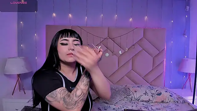 Snapshot of NaeniaDemon_ chatting on April 1, 2026, 3:41 am NaeniaDemon online show from April 1, 2026, 3:41 am