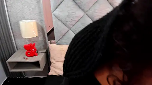 Snapshot of Lunakellerr chatting on March 9, 2026, 11:03 am Lunakellerr online show from March 9, 2026, 11:03 am