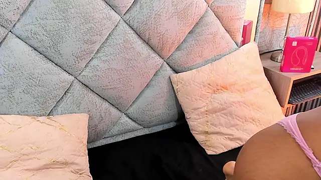 Snapshot of Lunakellerr chatting on March 7, 2026, 11:16 am Lunakellerr online show from March 7, 2026, 11:16 am