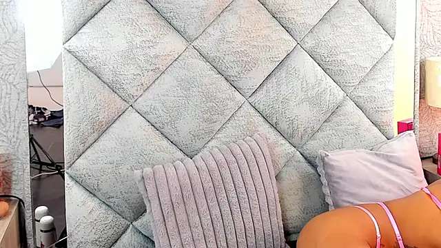 Snapshot of Lunakellerr chatting on March 25, 2026, 11:20 am Lunakellerr online show from March 25, 2026, 11:20 am