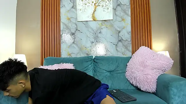 KITTY BOSH online show from March 25, 2026, 1:21 pm