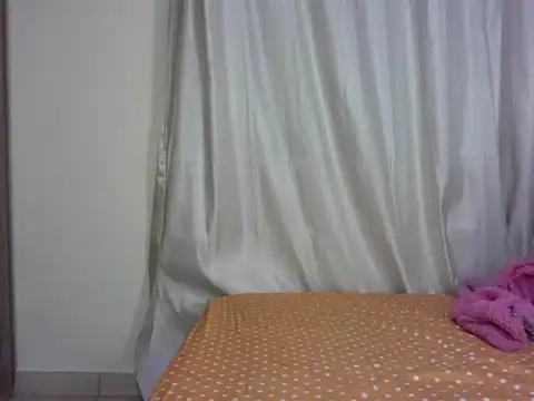 Snapshot of Petite_spice chatting on February 14, 2026, 7:25 pm Petite spice online show from February 14, 2026, 7:25 pm