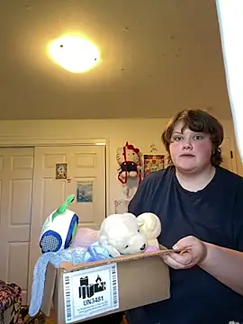 plushietoy online show from February 15, 2026, 8:19 pm