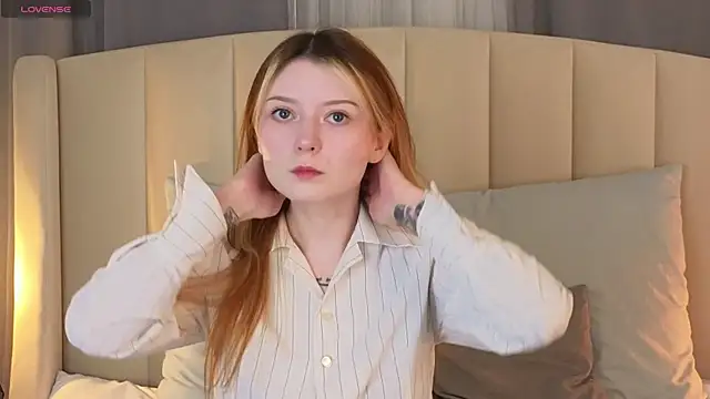 Snapshot of AlyssFrost chatting on April 25, 2026, 2:14 am AlyssFrost online show from April 25, 2026, 2:14 am