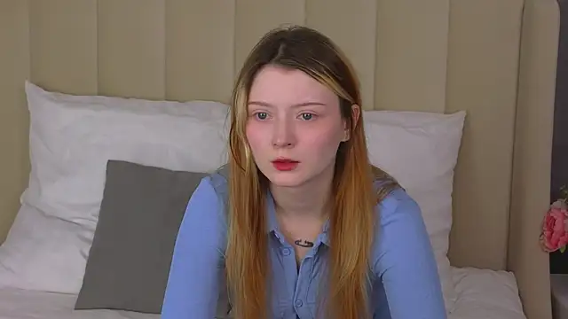 Snapshot of AlyssFrost chatting on June 2, 2026, 2:44 am AlyssFrost online show from June 2, 2026, 2:44 am