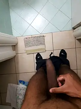 Snapshot of isuru_lakshan chatting on March 26, 2026, 3:05 am isuru lakshan online show from March 26, 2026, 3:05 am