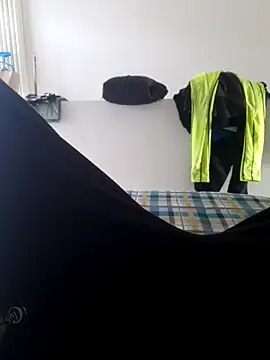 Snapshot of isuru_lakshan chatting on March 3, 2026, 9:16 am isuru lakshan online show from March 3, 2026, 9:16 am