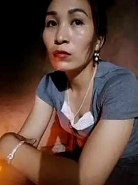 Snapshot of Thobaby112 chatting on April 3, 2026, 10:43 am Thobaby112 online show from April 3, 2026, 10:43 am