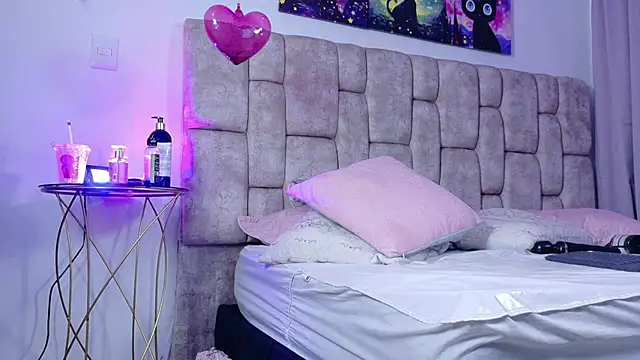 Snapshot of MiiaBlumm_ chatting on February 24, 2026, 11:27 pm MiiaBlumm online show from February 24, 2026, 11:27 pm