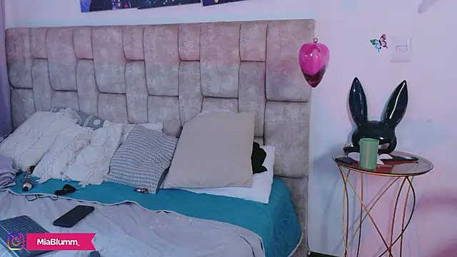 Snapshot of MiiaBlumm_ chatting on March 25, 2026, 7:46 pm MiiaBlumm online show from March 25, 2026, 7:46 pm