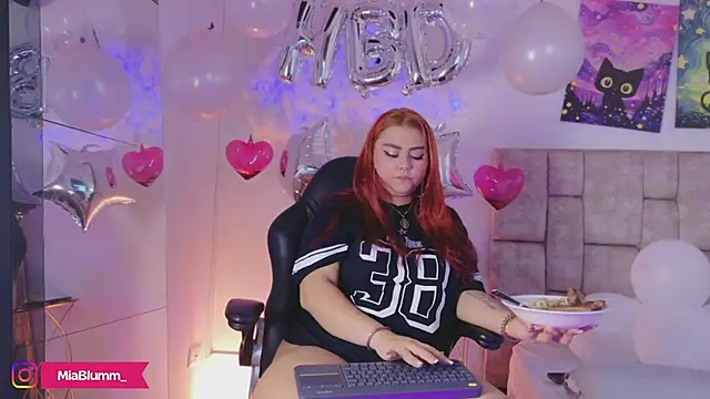 Snapshot of MiiaBlumm_ chatting on March 10, 2026, 5:39 pm MiiaBlumm online show from March 10, 2026, 5:39 pm