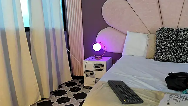 Snapshot of PerlaRogerss_ chatting on April 4, 2026, 11:28 am PerlaRogerss online show from April 4, 2026, 11:28 am