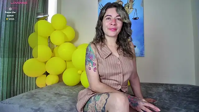 oriana thomson01 online show from May 20, 2026, 4:04 pm