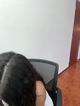 Luna rousse26 online show from May 12, 2026, 1:50 pm