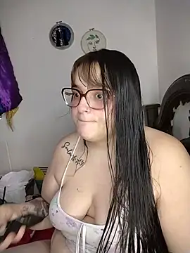 daphneev online show from August 9, 2026, 10:27 pm